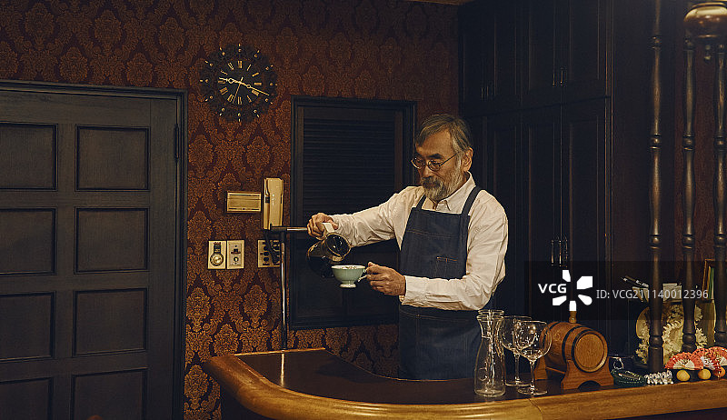 咖啡店里的男人图片素材