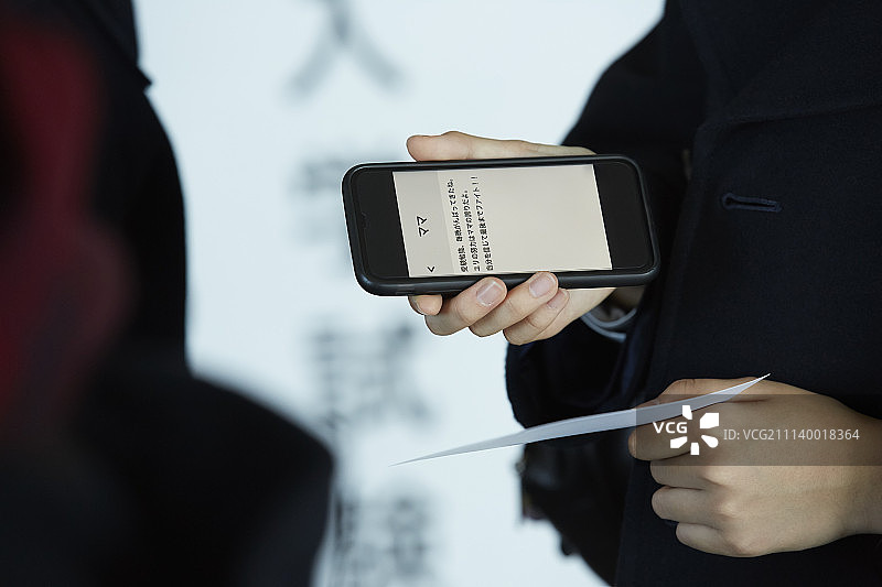 参加考试的智能手机邮件图片素材