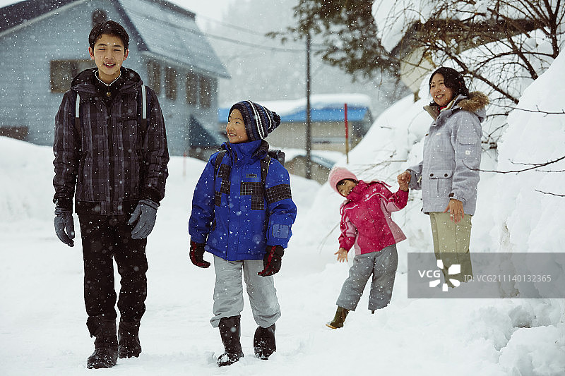 雪国 家庭 家族图片素材