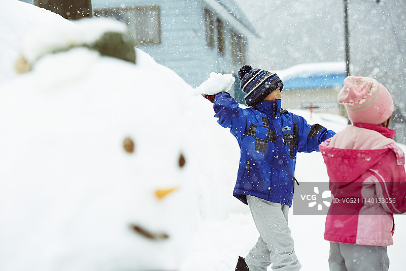 下雪的儿童图片素材