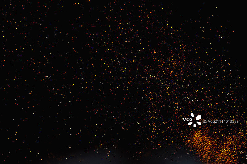 夜晚火花图片素材