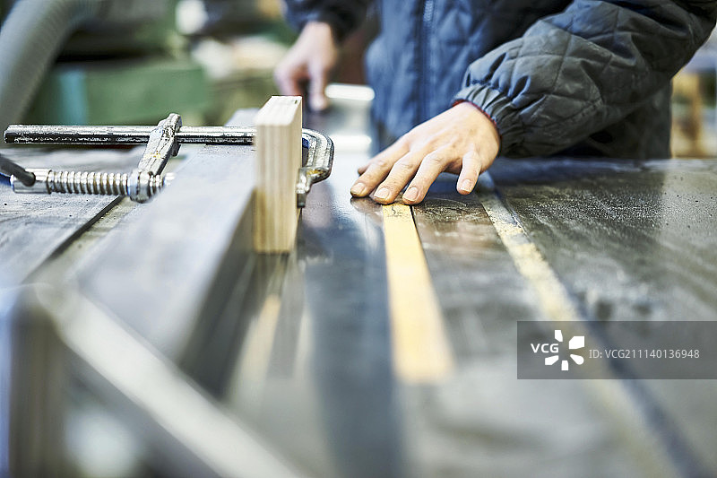 无脸蒙面工人图片素材