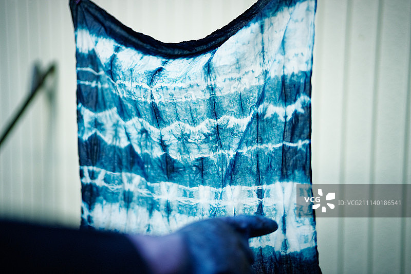 靛蓝色扎染织物图片素材