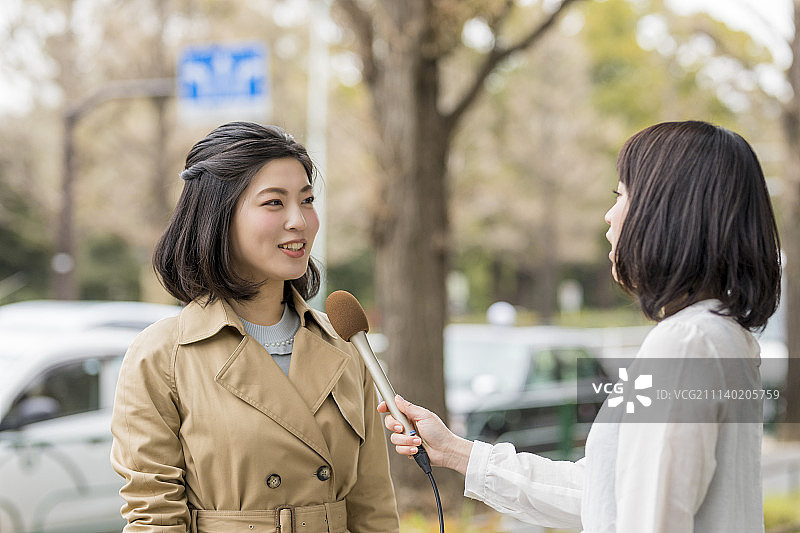 女播音员面试采访图片素材