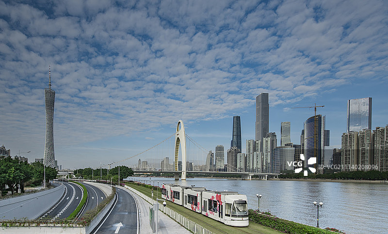 广州塔与有轨电车图片素材