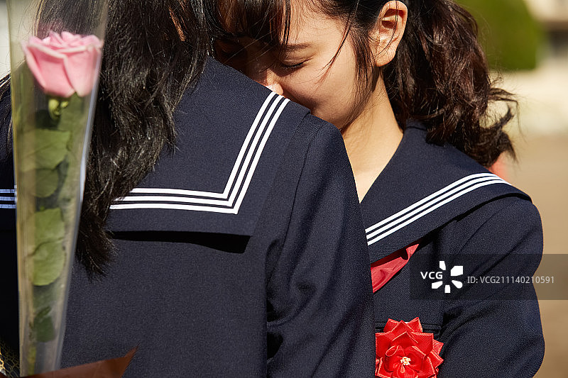 毕业季的校园女性图片素材