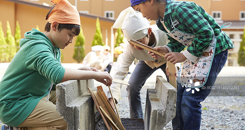 小学生男孩图片素材