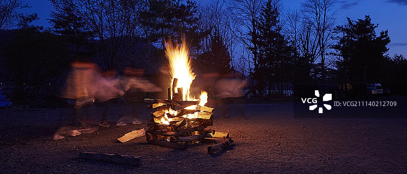 篝火之夜图片素材