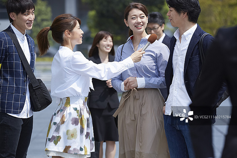 女播音员面试采访图片素材