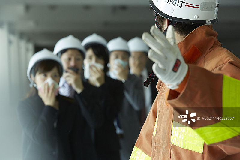 协会成员 消防员 疏散演习图片素材