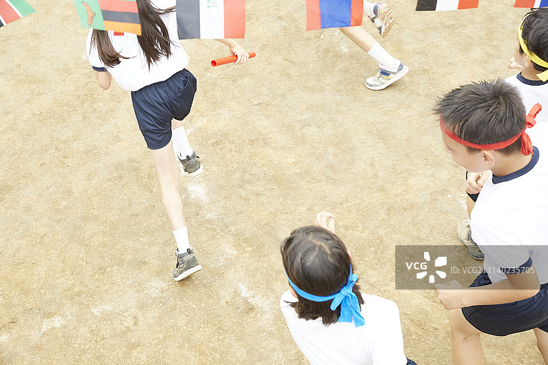运动会上的小学生图片素材