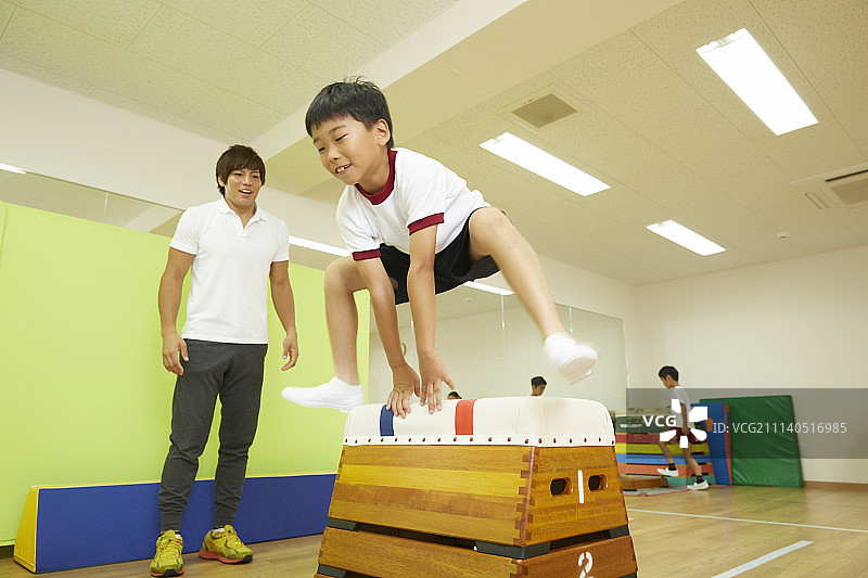小学生与教师图片素材