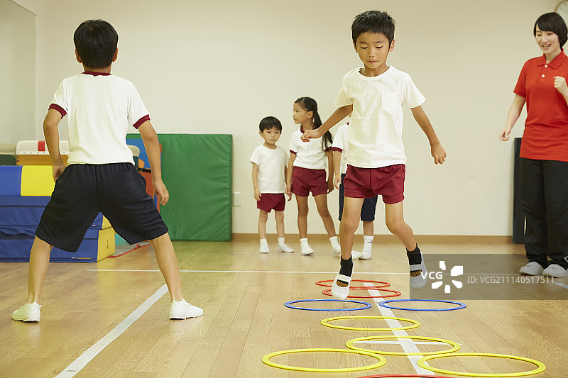 小学生男孩图片素材