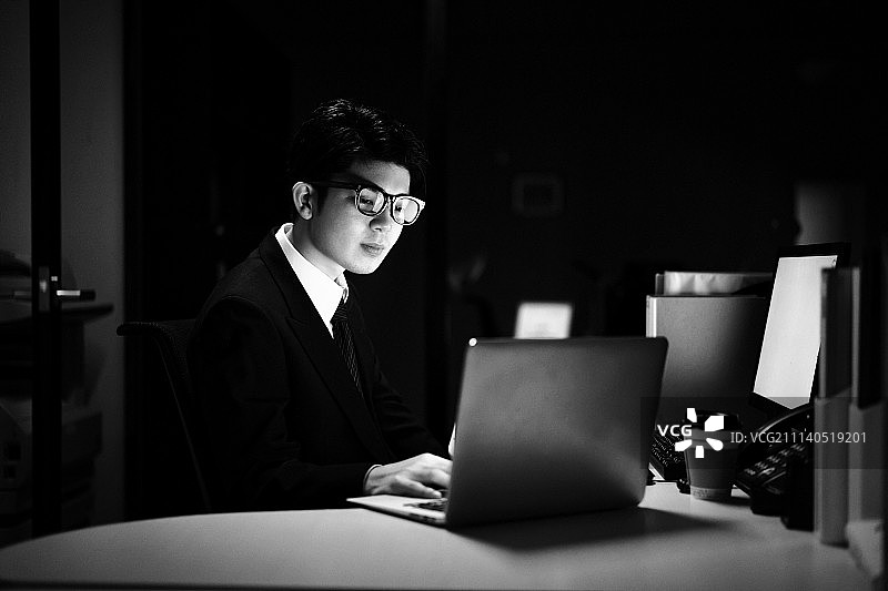 黑白单色男人图片素材