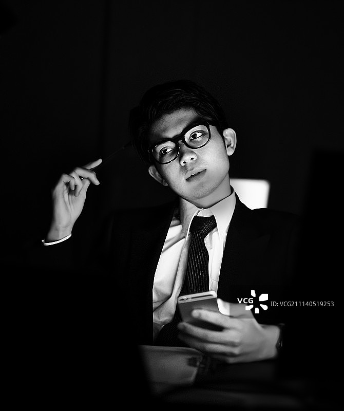 黑白单色男人图片素材