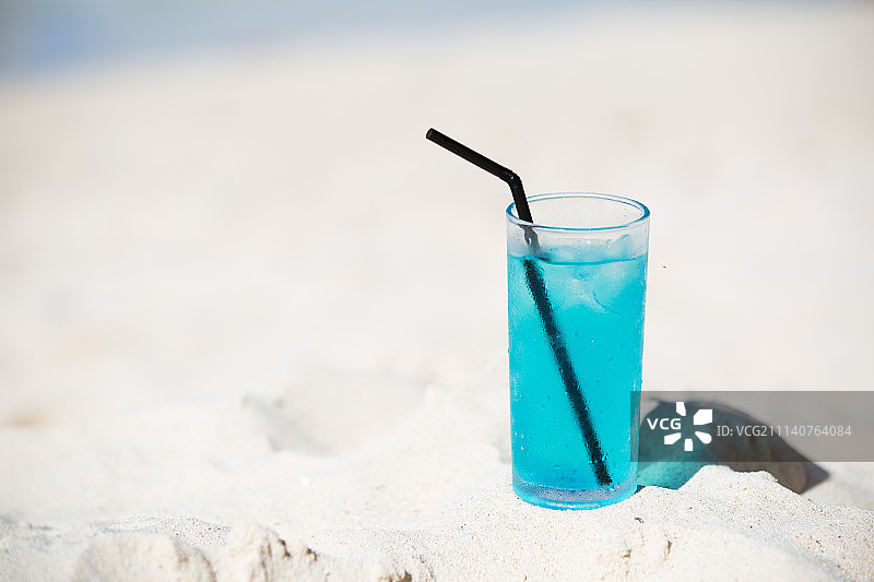海滩边的饮料图片素材