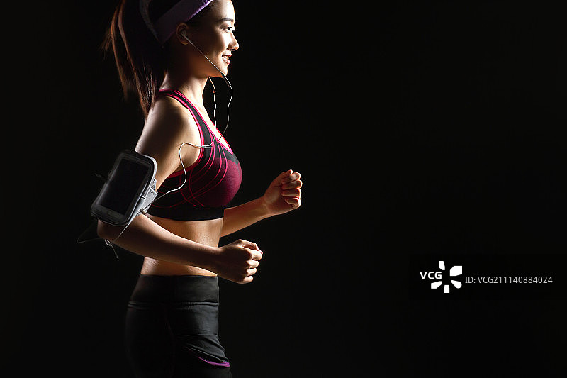 青年女人跑步图片素材