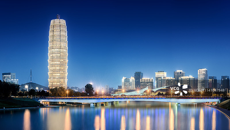 郑州市郑东新区CBD 夜景图片素材