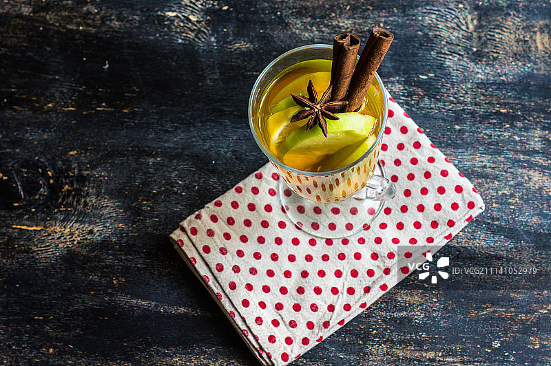 含肉桂棒的苹果酒图片素材