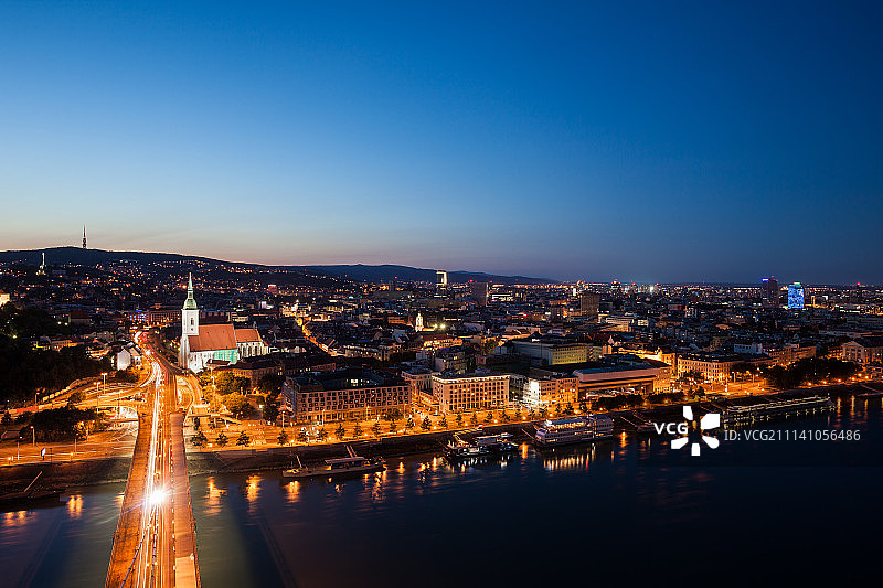 斯洛伐克布拉迪斯拉发市的暮光图片素材