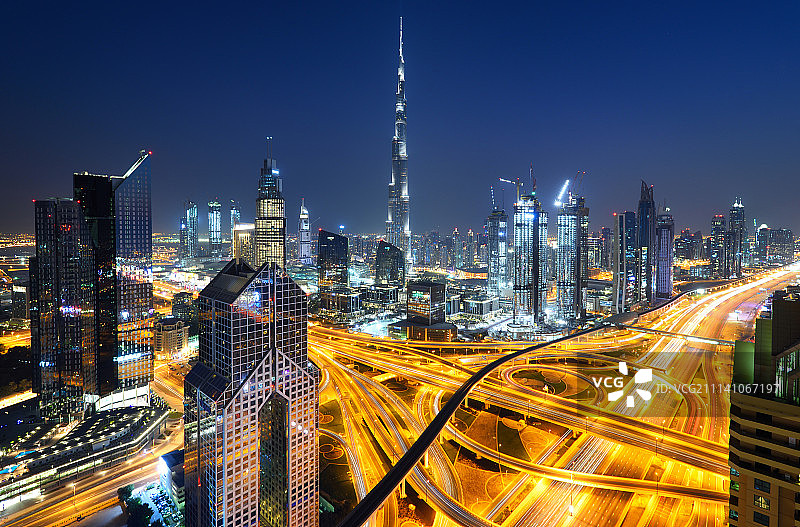 迪拜城市建筑夜景图片素材