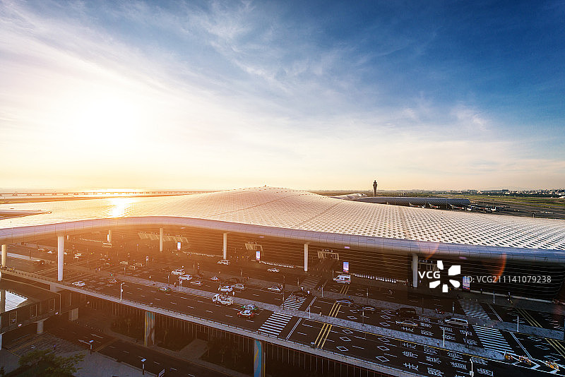 日落下的深圳宝安国际机场航站楼图片素材