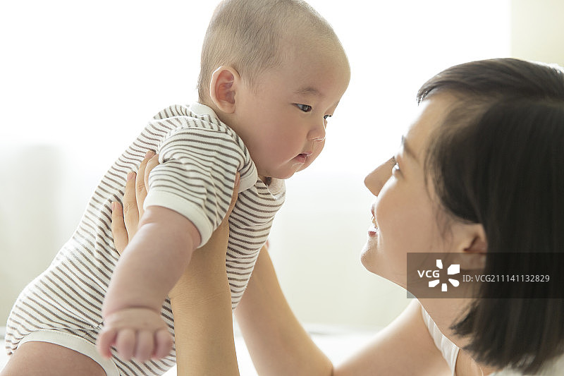 幸福妈妈和宝宝图片素材