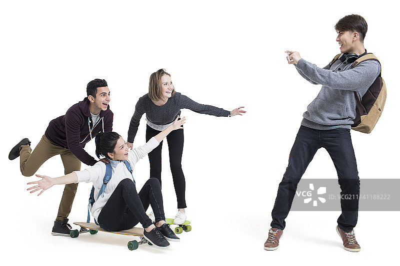 开心的留学生拍照图片素材