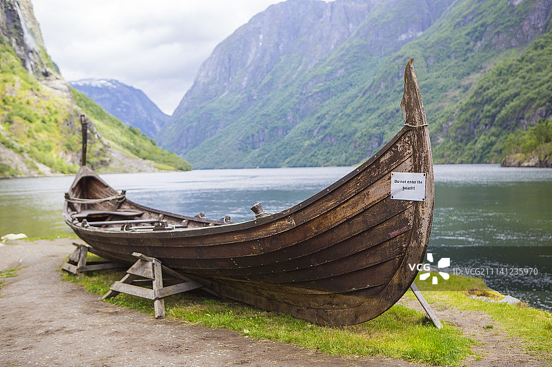船,纳柔依峡湾,松恩峡湾,挪威,欧洲图片素材