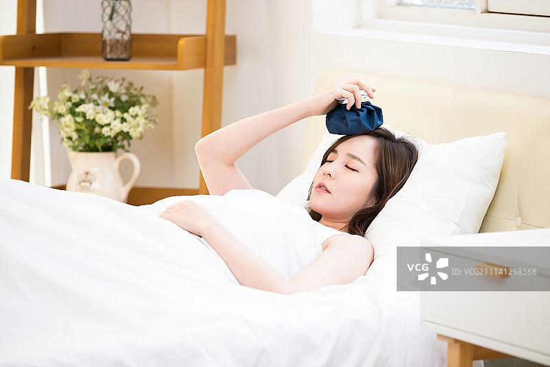 年轻女人患病感冒图片素材