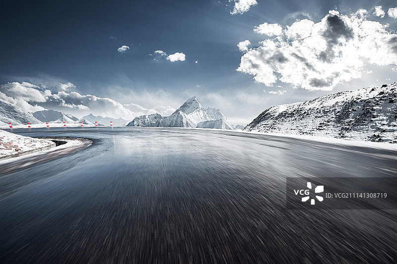 雪山道路图片素材