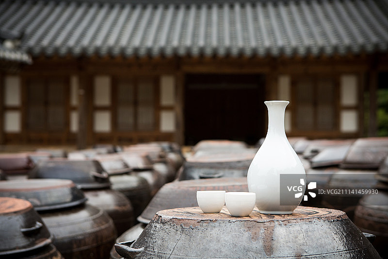 韩国传统饮品：米酒、马格利酒等图片素材