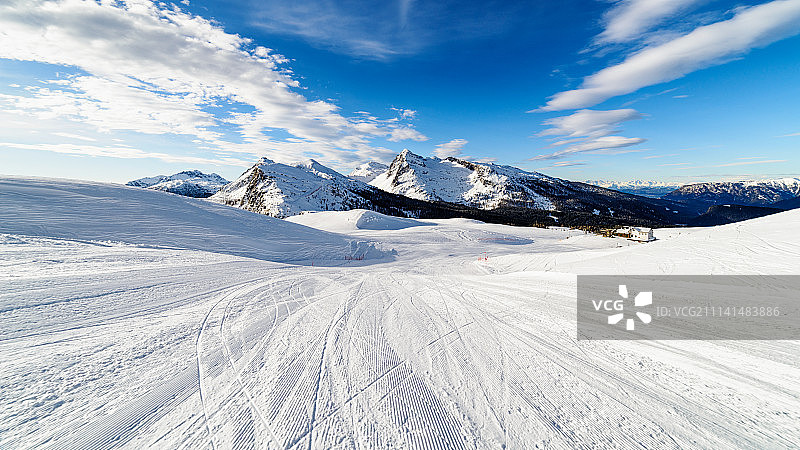 阿尔卑斯山脉雪地图片素材