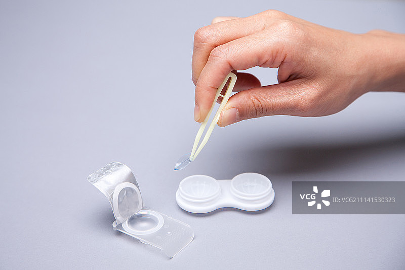 医疗用品：医药、药物、注射器与听诊器图片素材