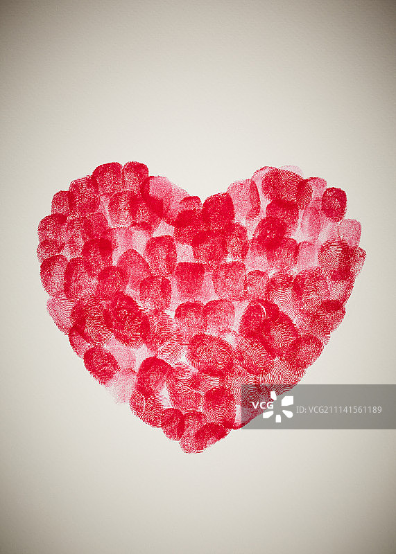 用指纹形成的心形图片素材