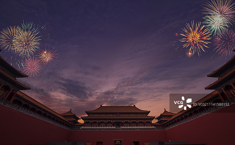 璀璨焰火下的北京紫禁城图片素材