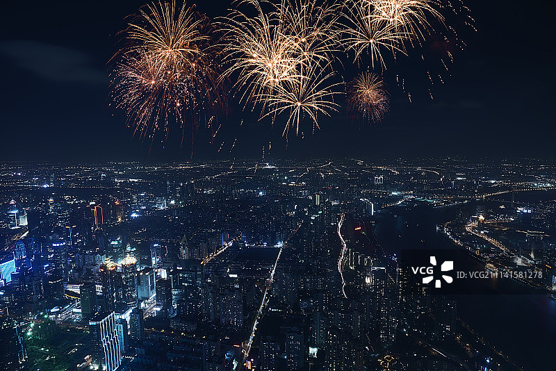 金色焰火下的航拍上海城市繁华夜景图片素材