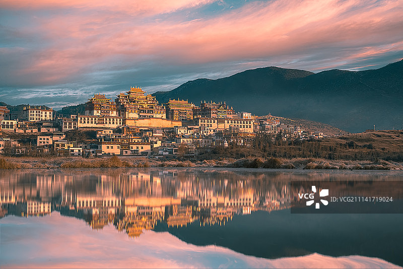 松赞林寺图片素材