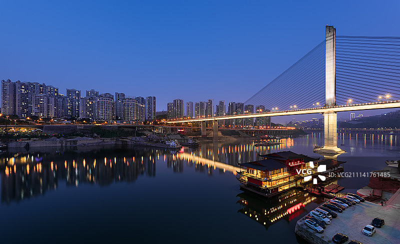 重庆江北沙坪坝石门大桥渔船夜景图片素材