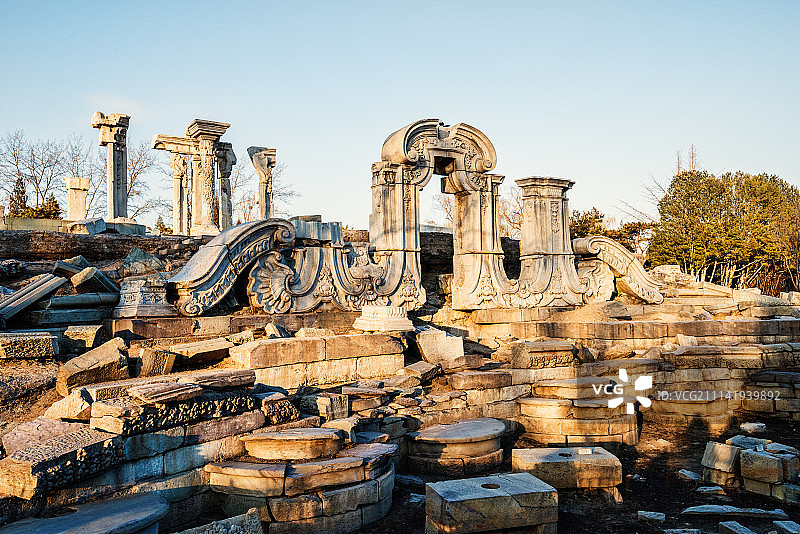 黄昏时刻的圆明园遗址图片素材