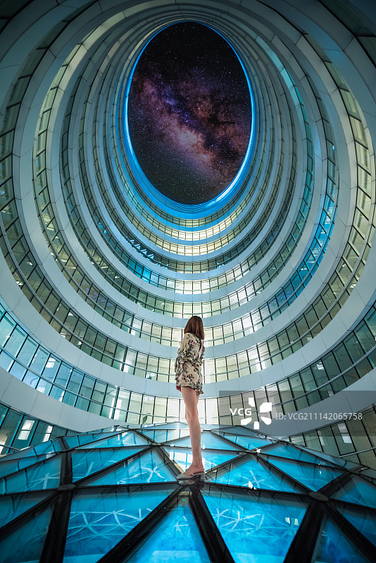 北京建筑银河soho仰望星空图片素材