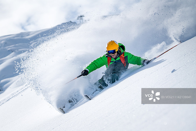 阿尔卑斯山自由式滑雪图片素材