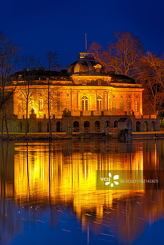 湖边的蓝调时光图片素材