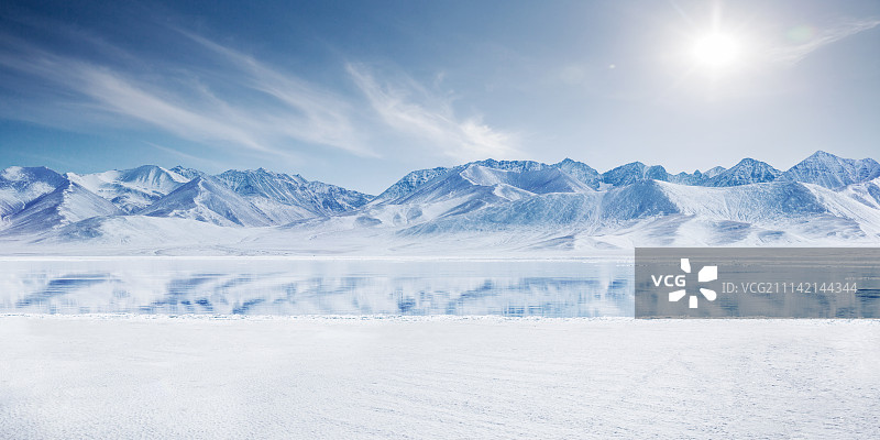 雪山湖泊图片素材