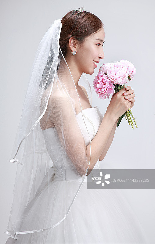 棕色头发的新娘（室内）图片素材