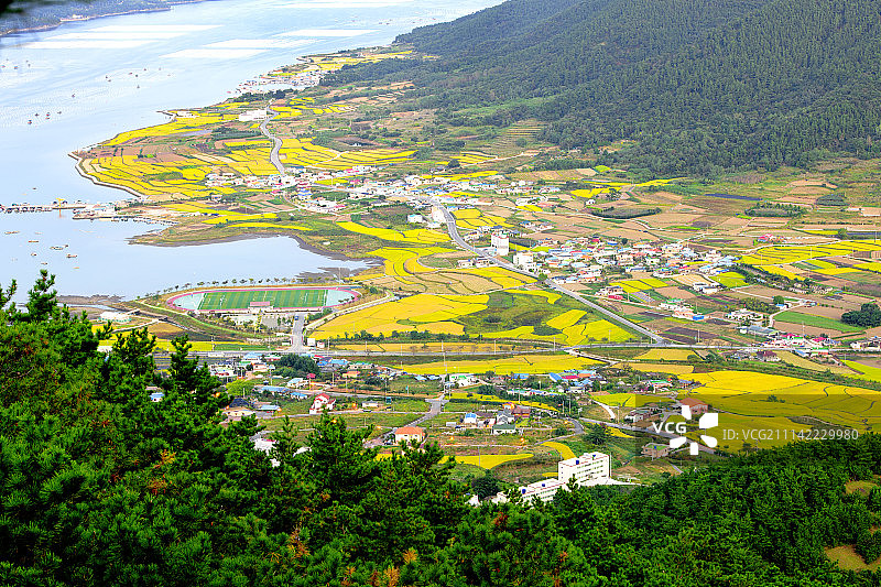 韩国高城郡户外海景村庄风光图片素材