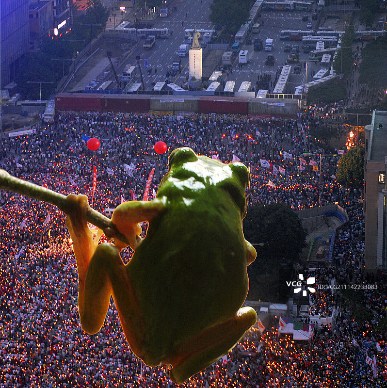 光化门广场的李舜臣将军雕像图片素材