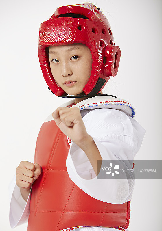 儿童跆拳道训练的影棚照图片素材