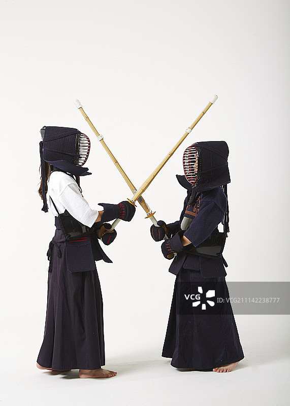 儿童剑道训练的影棚照图片素材