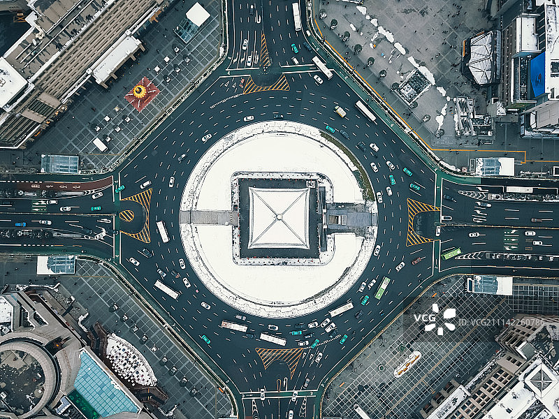 航拍西安地标建筑钟楼上帝视角图片素材